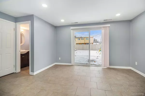 Westland, MI 48185,31040 Stephen AVE