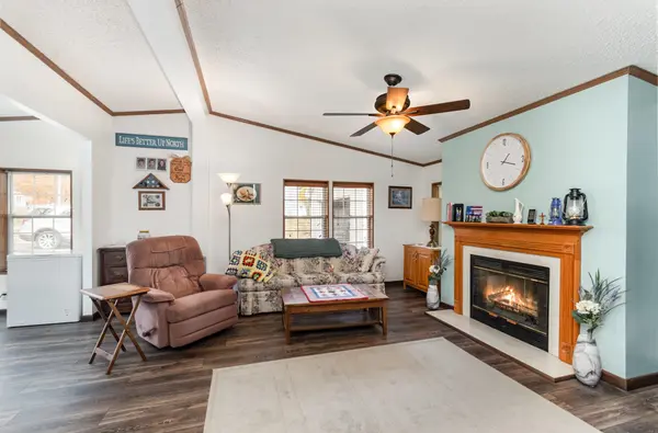 Saint Louis, MI 48880,532 Teman ST