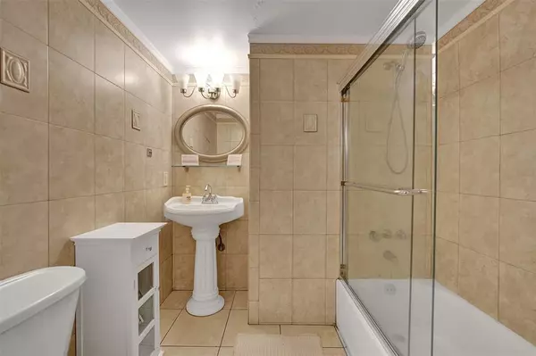 4040 Galt Ocean Dr #221, Fort Lauderdale, FL 33308