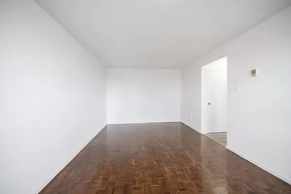 1042 Sheppard AVE W #201, Toronto C06, ON M3H 2T6