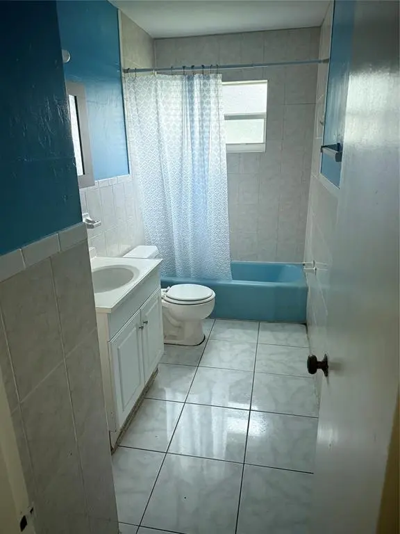 Sunrise, FL 33313,1477 NW 60 Avenue #2