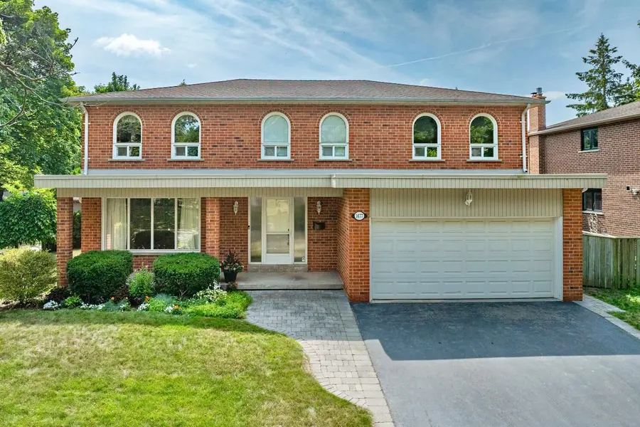 1677 Sherwood Forrest CIR, Mississauga, ON L5K 2G8