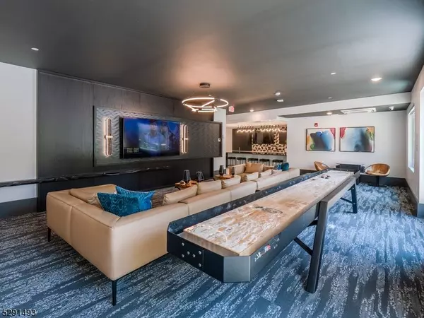 Morristown Town, NJ 07960,173C Morris St #307