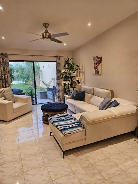 Plantation, FL 33324,818 NW 79th Ter #0