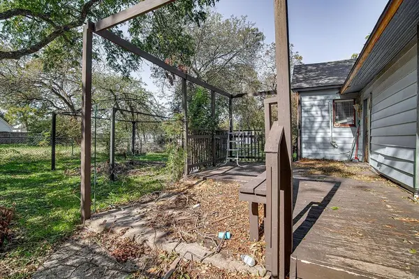 Cleburne, TX 76031,735 N Robinson Street