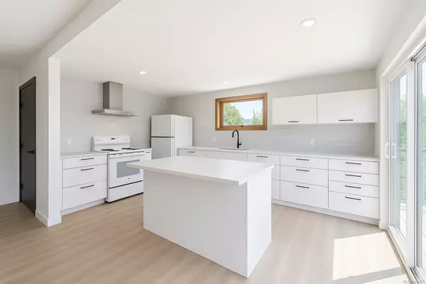 Tofino, BC V0R 2Z0,251 Campbell St