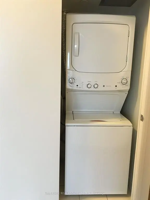 Toronto W04, ON M6A 0C4,3091 Dufferin ST #1401