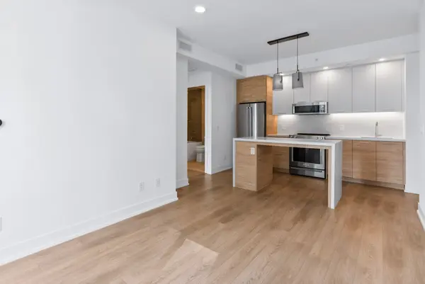 Toronto C10, ON M4P 0E6,200 Redpath AVE #308