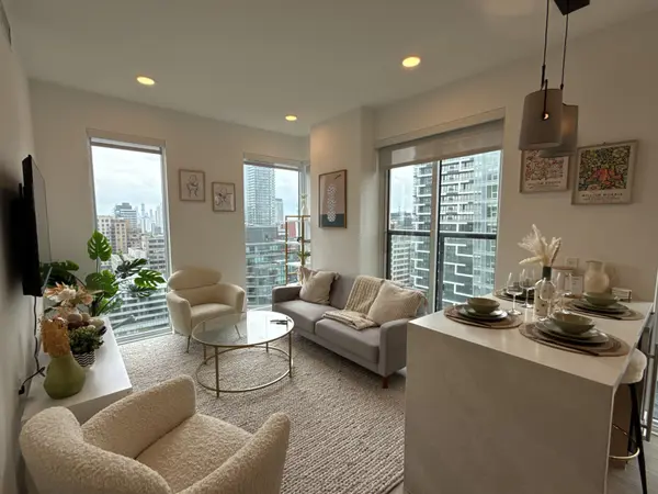 Toronto C10, ON M4P 0E6,200 Redpath AVE #804