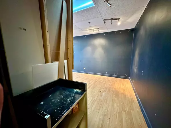 Whitby, ON L1N 4H3,153 Brock ST N #4