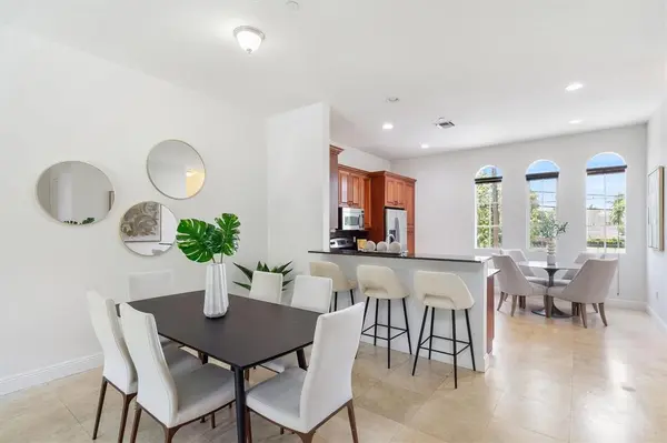 Fort Lauderdale, FL 33301,506 SE 7th St #304