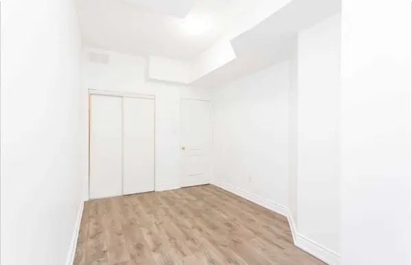 Mississauga, ON L5B 4K7,601 Shoreline DR #141