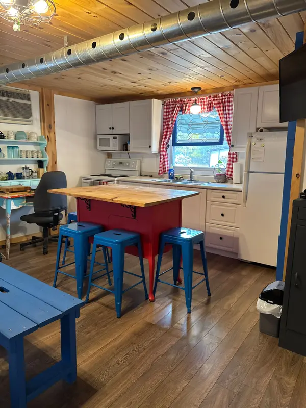 Norfolk, ON N0E 1T0,37B Cedar DR