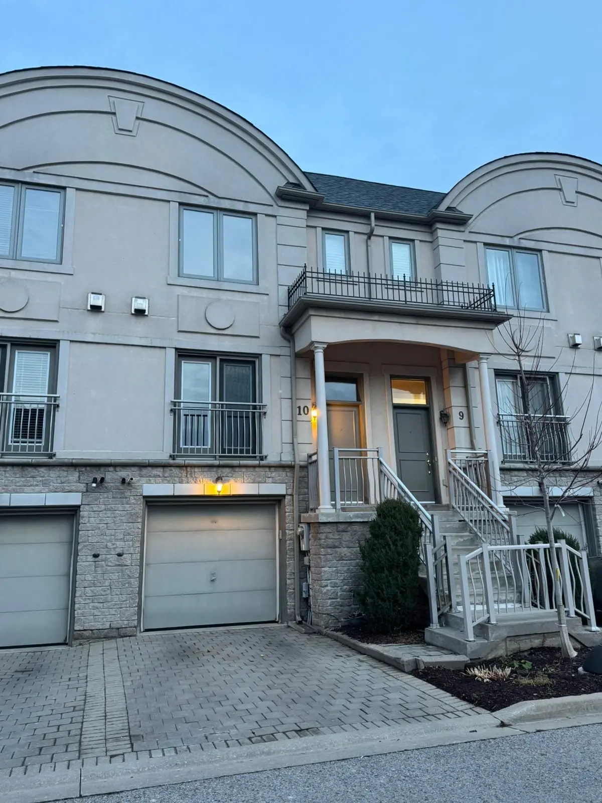Richmond Hill, ON L4B 4C5,9133 Bayview AVE #10