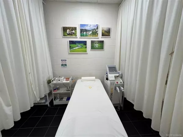 Victoria, BC V8X 5G1,2639 QUADRA St #A