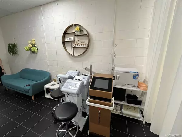 Victoria, BC V8X 5G1,2639 QUADRA St #A