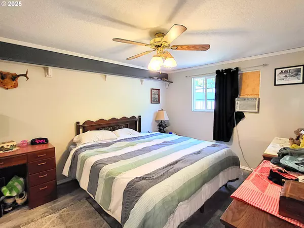 Eugene, OR 97402,4749 ROYAL AVE