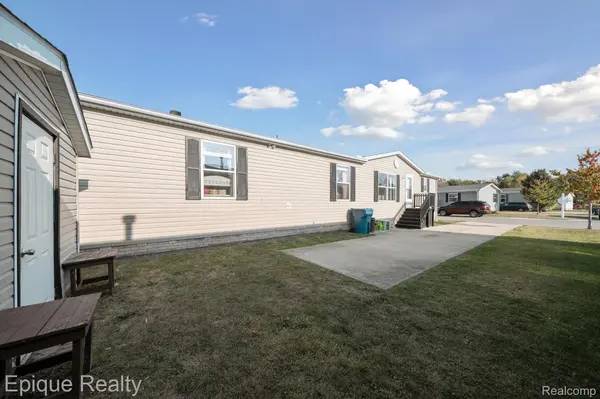 Fenton, MI 48430,9757 Town Square