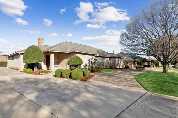 5412 Ledgestone Drive, Fort Worth, TX 76132