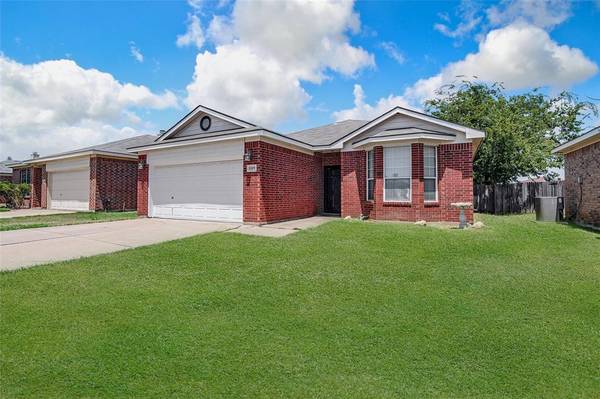 1029 Mckavett Drive, Fort Worth, TX 76140