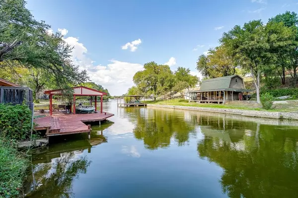 120 Siesta Court,  Granbury,  TX 76048