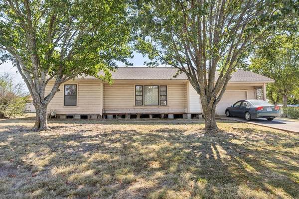 218 E Maple Street,  Ravenna,  TX 75476