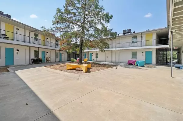 Dallas, TX 75203,321 E 8th Street #104