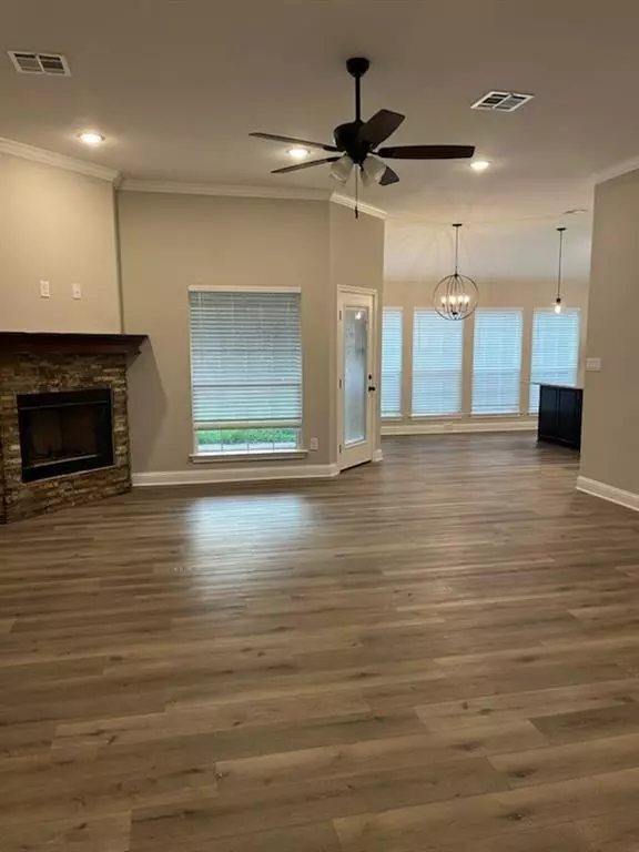 Lacy Lakeview, TX 76705,647 Mesquite Tree Road