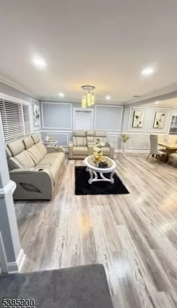 Rahway City, NJ 07065,752 W Lake Ave