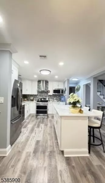 Rahway City, NJ 07065,752 W Lake Ave