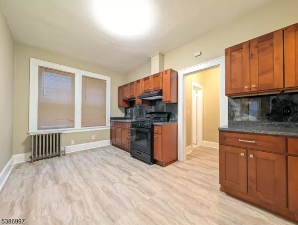 Kearny Town, NJ 07032,89 Davis Ave #1