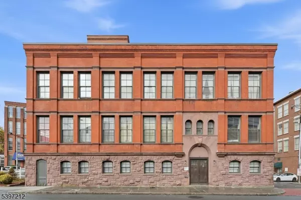 19 Market St #205, Paterson City, NJ 07501