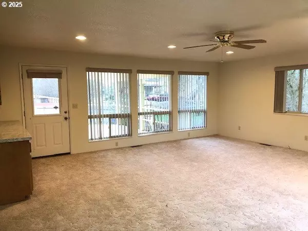 Roseburg, OR 97471,1649 NW MARTIN AVE