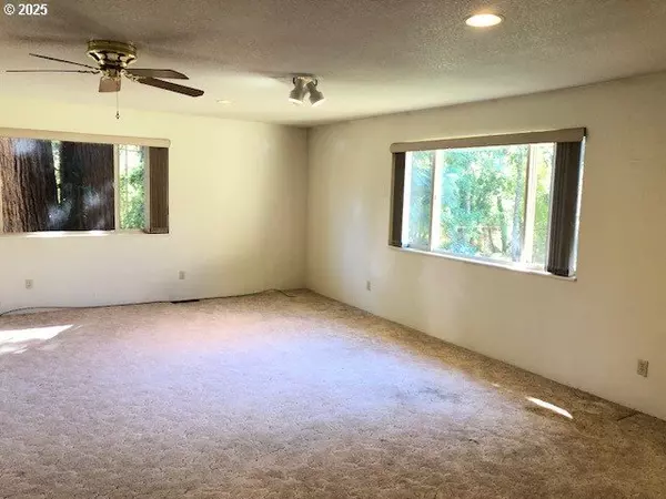 Roseburg, OR 97471,1649 NW MARTIN AVE