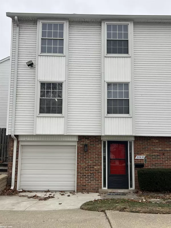 37637 Charter Oaks BLVD, Clinton Township, MI 48036