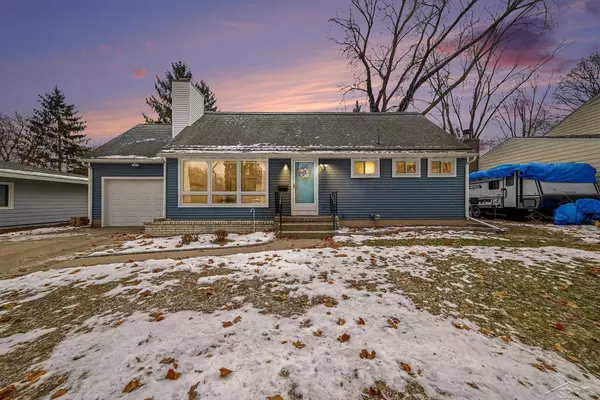 305 Sandy Ridge CT, Midland, MI 48640