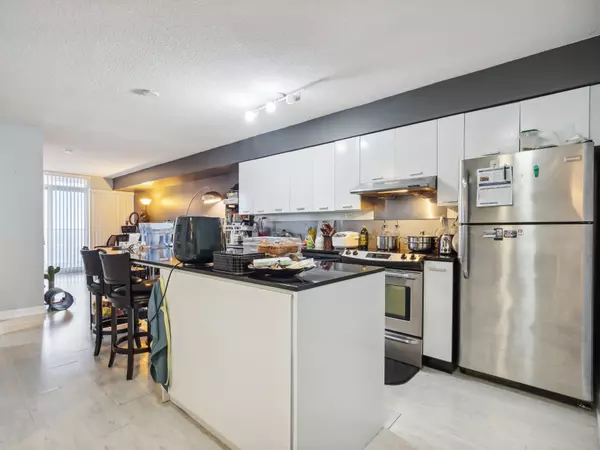 Toronto C15, ON M2K 0B2,19 Singer CT #1701B