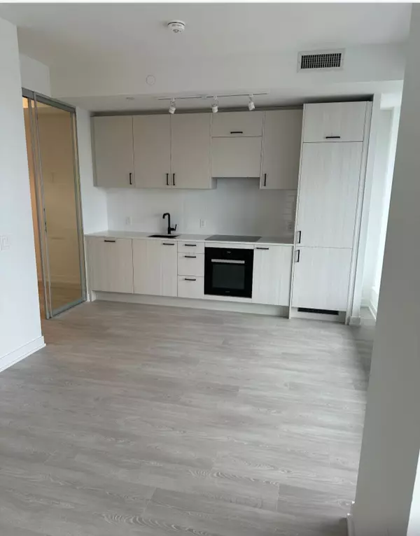 Toronto C13, ON M3C 0S4,1 Quarrington LN #2015