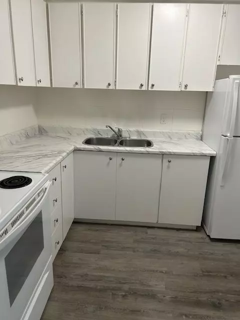 Oshawa, ON L1G 3S8,211 Nonquon RD #202