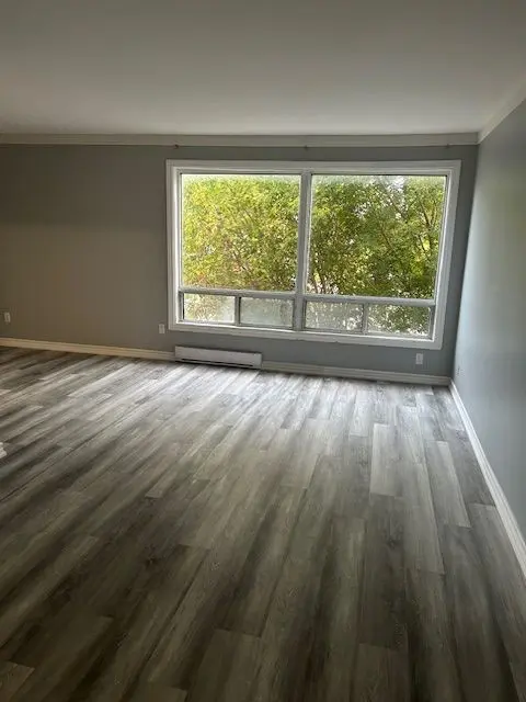 Oshawa, ON L1G 3S8,211 Nonquon RD #202