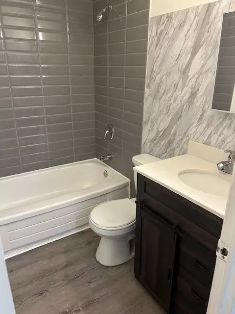 Oshawa, ON L1G 3S8,211 Nonquon RD #202