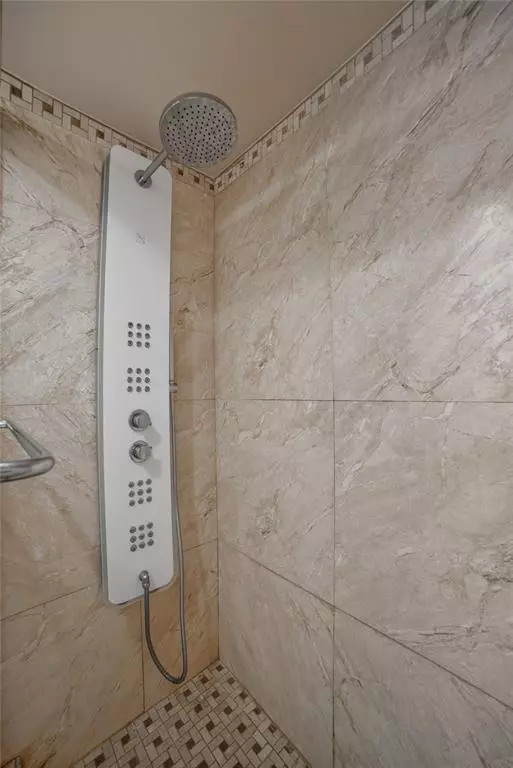 Miami, FL 33179,942 NE 199th St #401