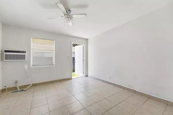 Hallandale Beach, FL 33009,406 NW 7th Ct #3-4