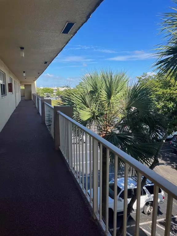 8225 Sunrise Lakes Blvd #301, Sunrise, FL 33322