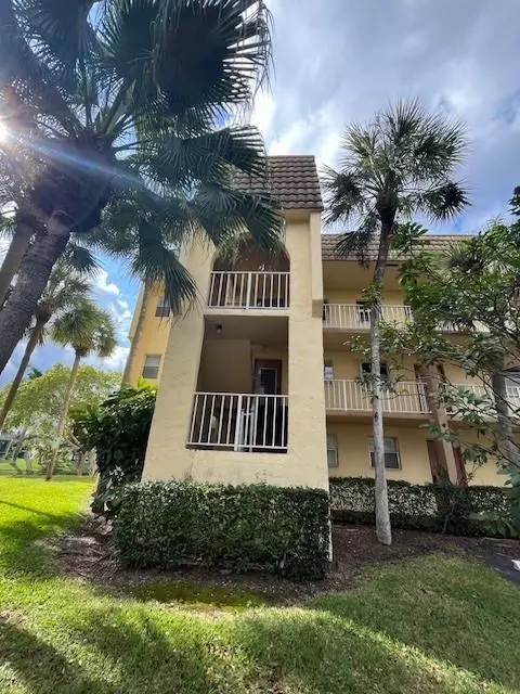 Sunrise, FL 33322,8225 Sunrise Lakes Blvd #301