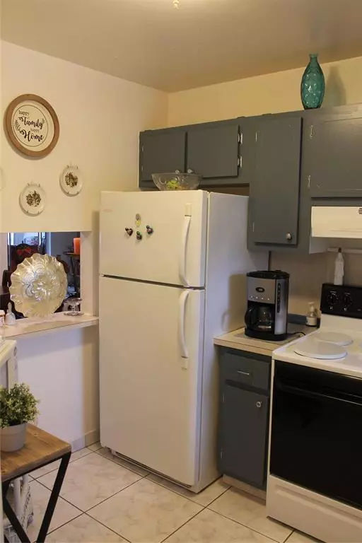 Sunrise, FL 33322,8225 Sunrise Lakes Blvd #301