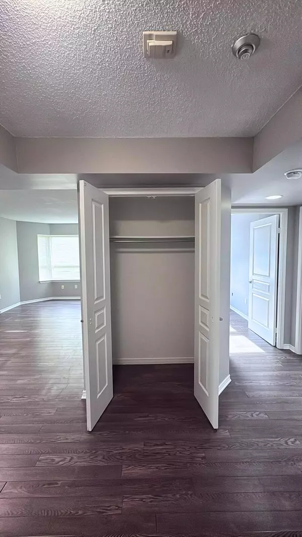 Brampton, ON L6Y 5H5,300 Ray Lawson BLVD #205