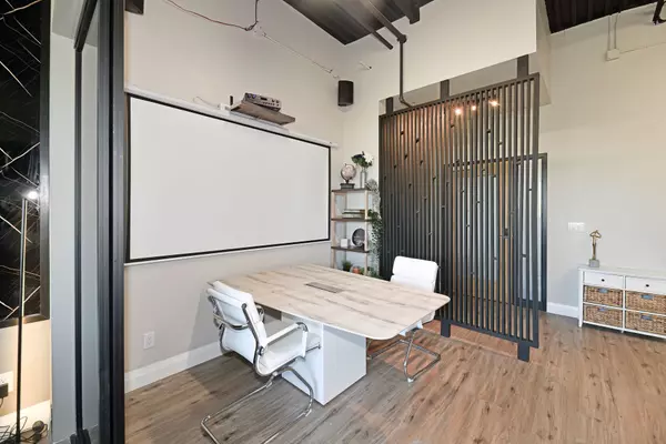 Oakville, ON L6L 6X9,3485 Rebecca ST #208