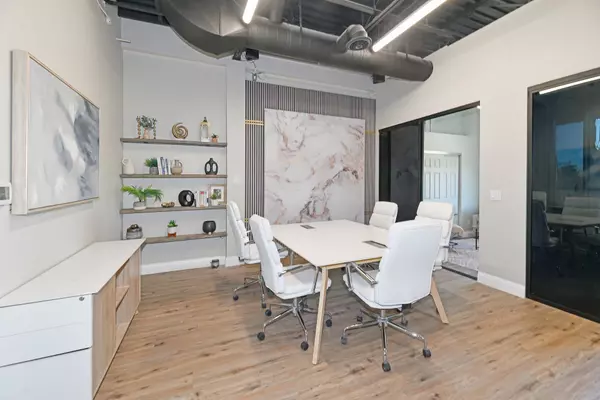 Oakville, ON L6L 6X9,3485 Rebecca ST #208