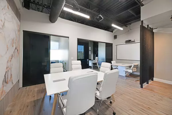 Oakville, ON L6L 6X9,3485 Rebecca ST #208